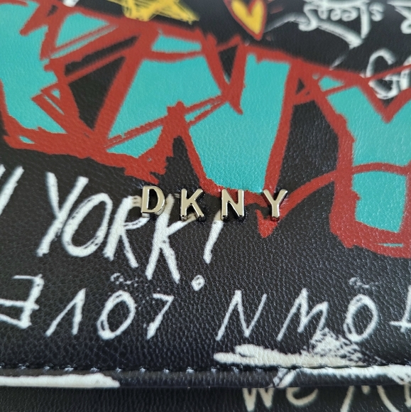 ✨️HP✨️ DKNY🗽 Gia Wallet On A Chain⛓ - NWT - Picture 5 of 16
